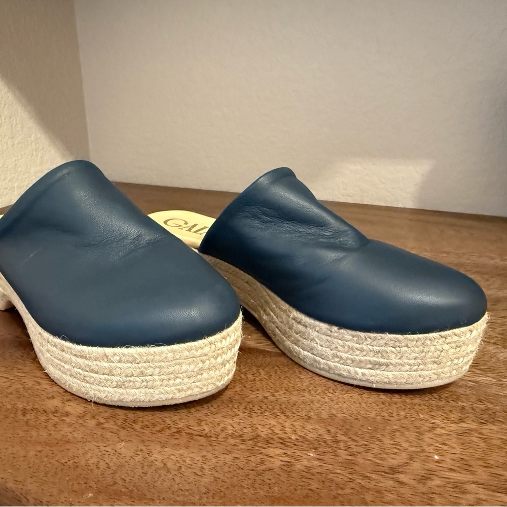 Elegant Navy Espadrille Mules